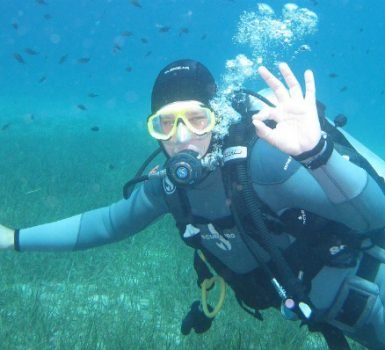 basic scuba diving hand signals