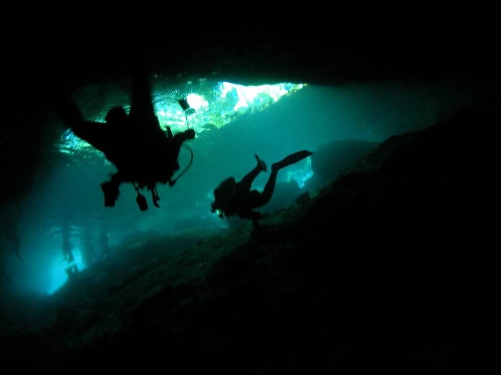 how dangerous is cave diving