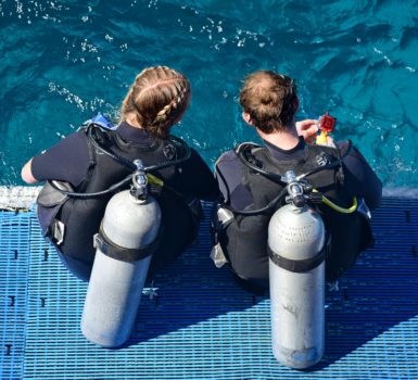 how can I stay with my buddy on a scuba dive
