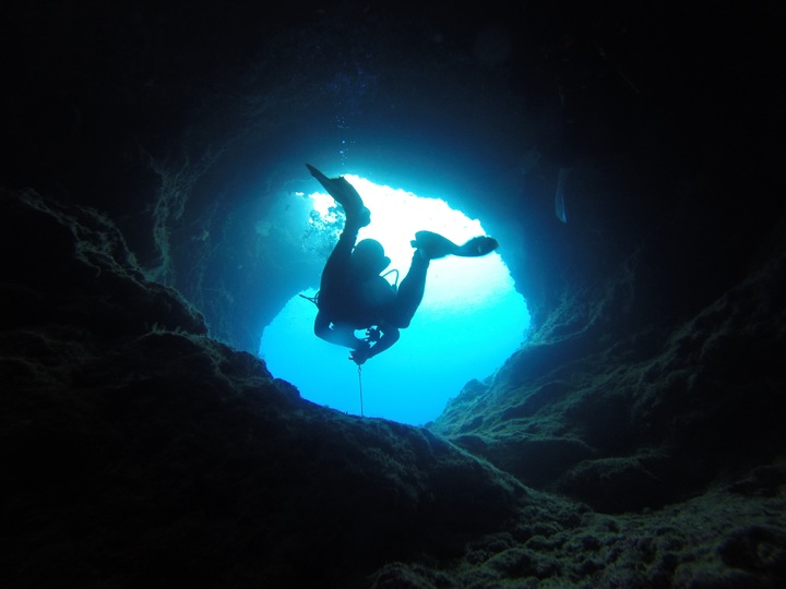how dangerous is cave diving
