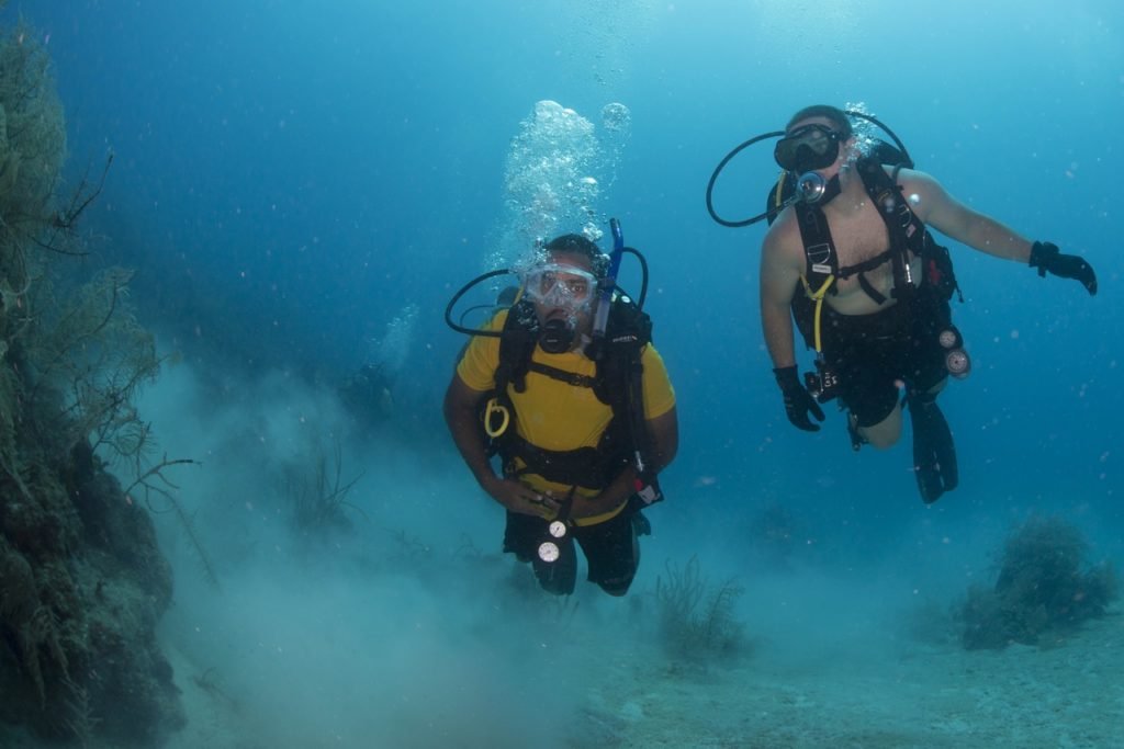 how can I stay with my buddy on a scuba dive