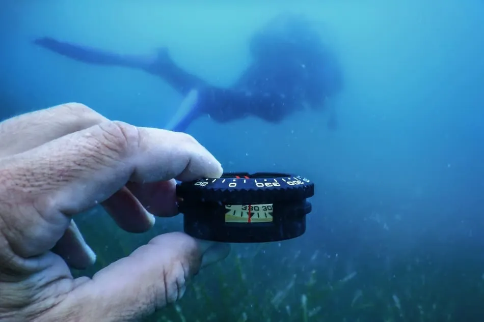 how to navigate with a dive compass