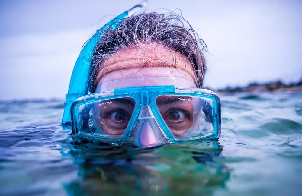 how to snorkel with glasses